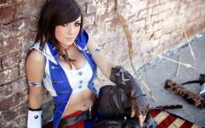 Широкоформатные обои Jessica Nigri одета как Assassins Creed 3 для рабочего стола